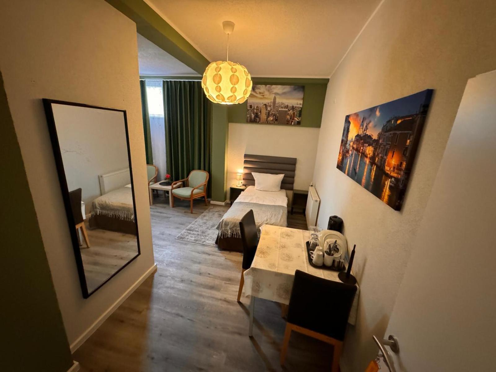 F-F Haus Monteuren Unterkunft Neuhausen auf den Fildern Экстерьер фото